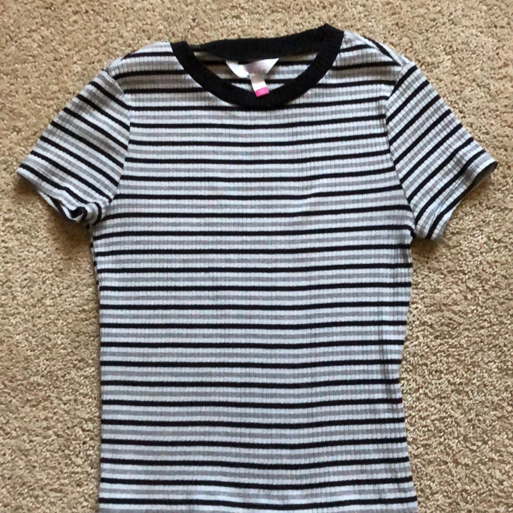 Juniors short sleeve shirt